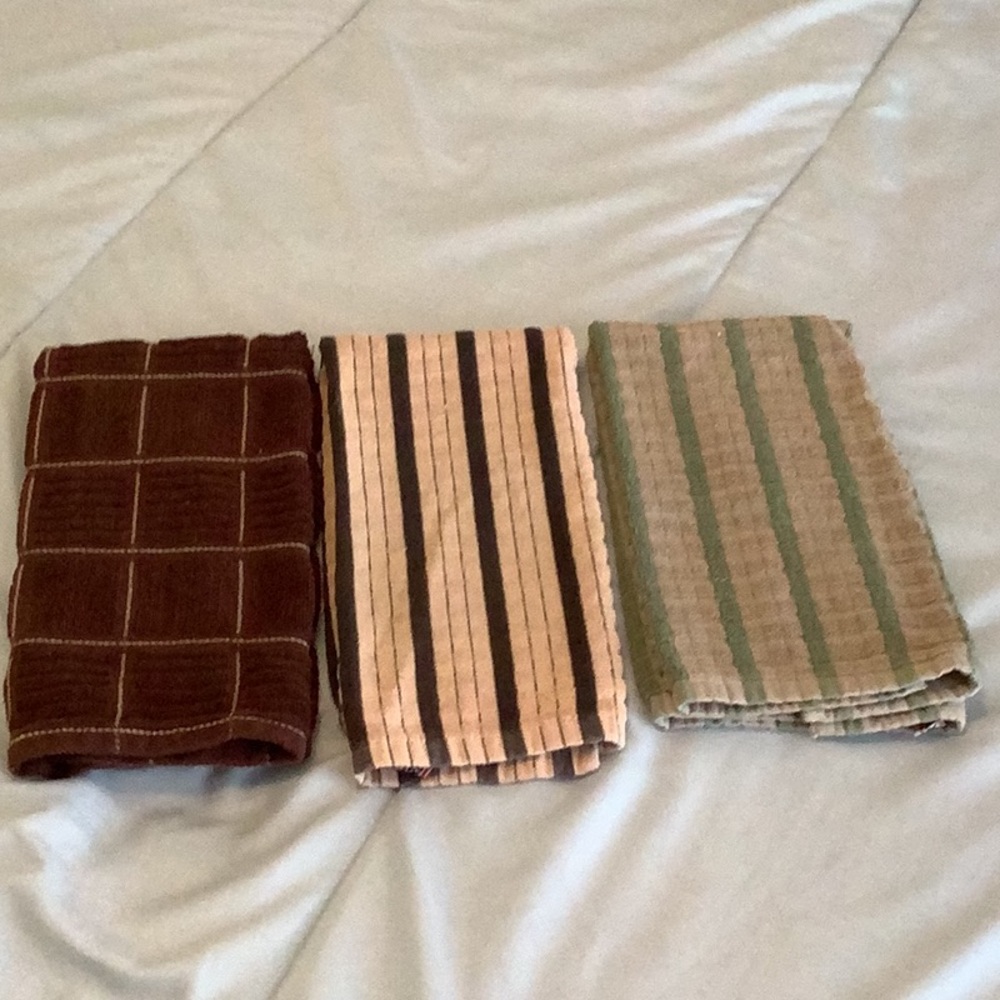 Kitchen towel bundle by Farberware set of 3 brown beige brown green good shape